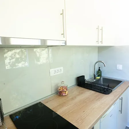 Amber Apartman *